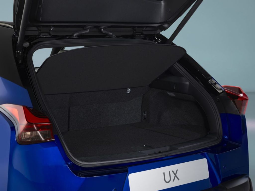 Lexus mejora el UX: más potencia, más distinción y menos consumo 24 Motor16 LEXUS UX 300H 21 Motor16
