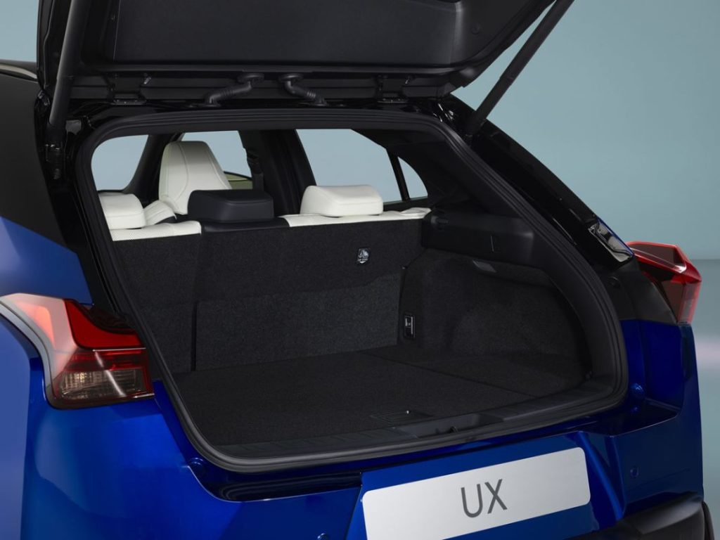 Lexus mejora el UX: más potencia, más distinción y menos consumo 25 Motor16 LEXUS UX 300H 22 Motor16