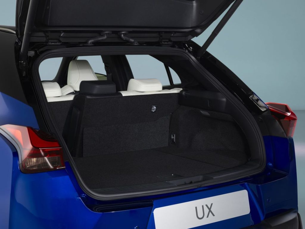 Lexus mejora el UX: más potencia, más distinción y menos consumo 26 Motor16 LEXUS UX 300H 23 Motor16