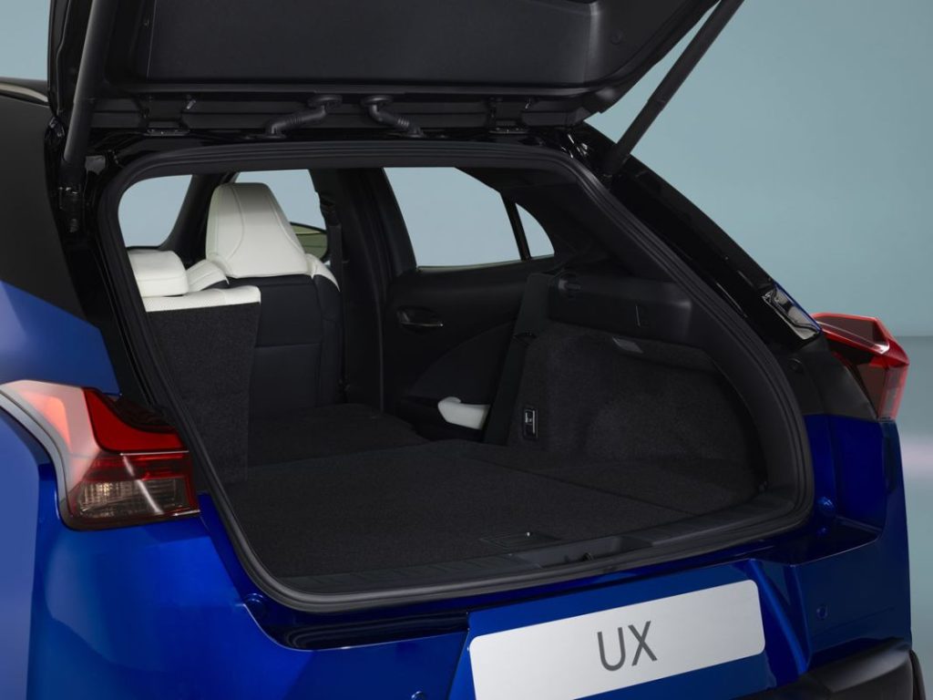Lexus mejora el UX: más potencia, más distinción y menos consumo 27 Motor16 LEXUS UX 300H 24 Motor16