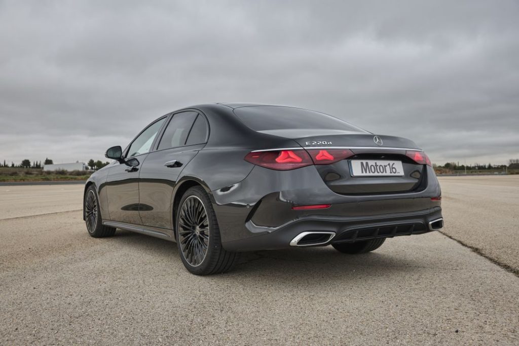 Prueba del Mercedes E 220 d: Dame más kilómetros, por favor 2 Motor16 Mercedes E 220 d Berlina 2024 16 Motor16