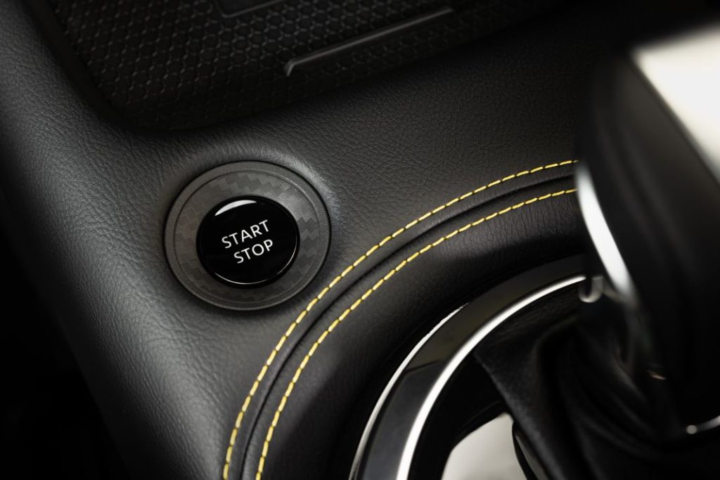 Nissan juke icon hybrid 2024 amarillo 34 Motor16