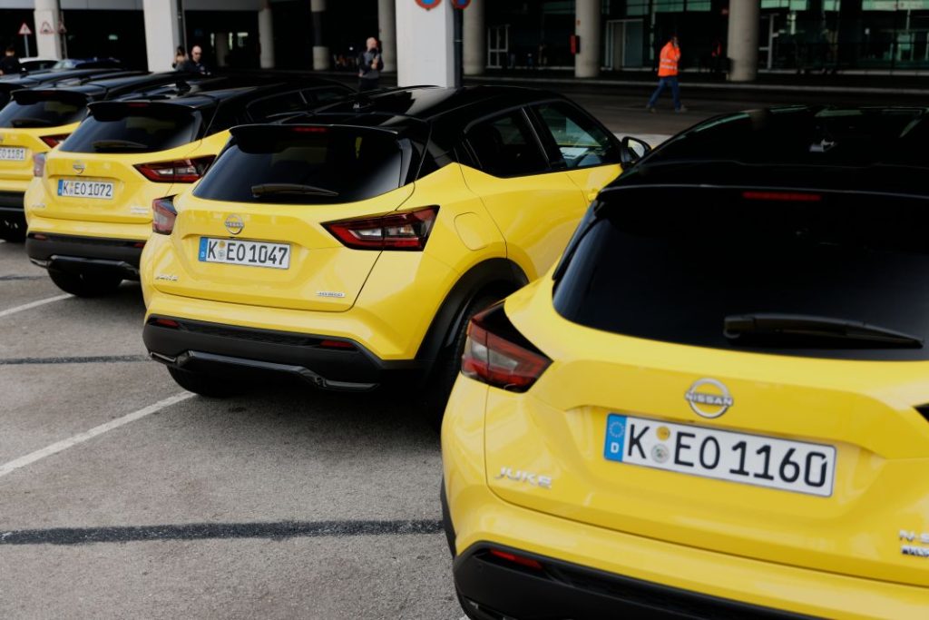Nissan juke icon hybrid 2024 amarillo 42 Motor16
