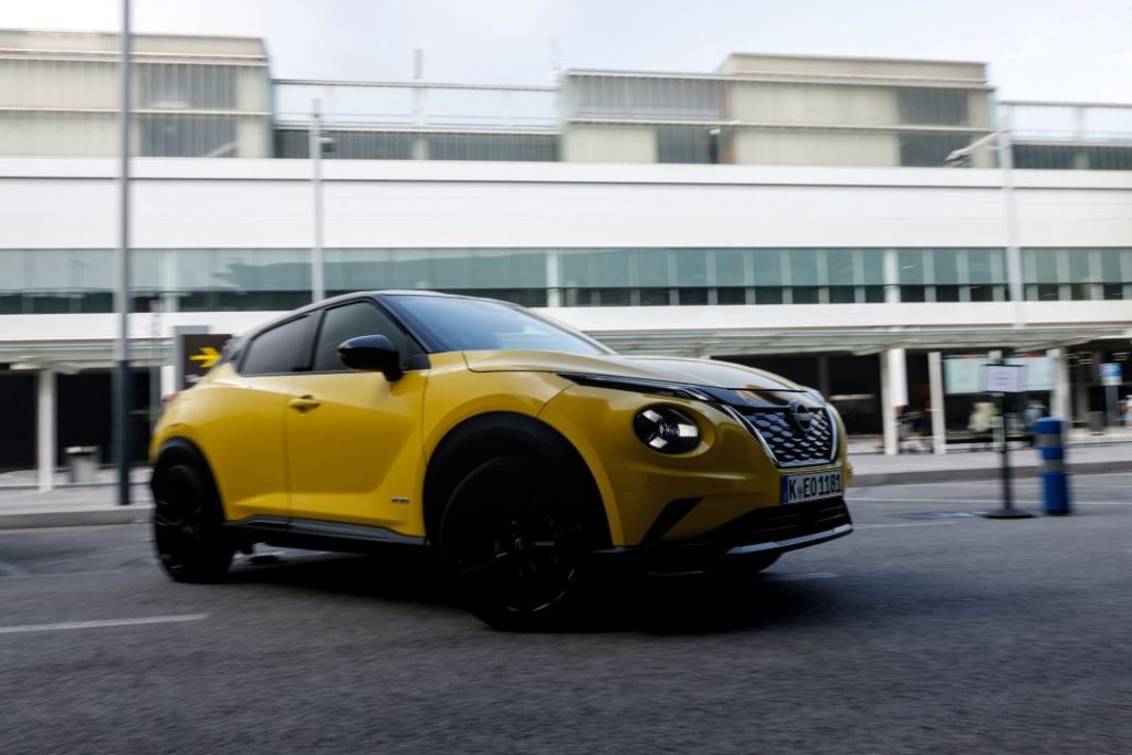 Nissan juke icon hybrid 2024 amarillo 45 Motor16