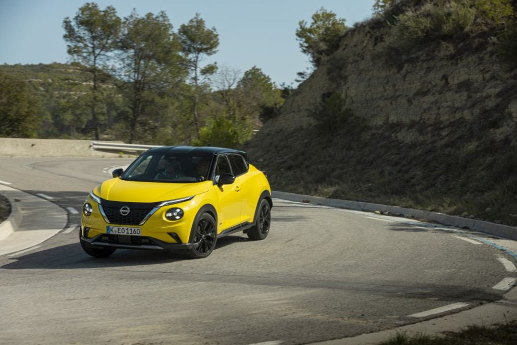 Nissan juke icon hybrid 2024 amarillo 46 Motor16