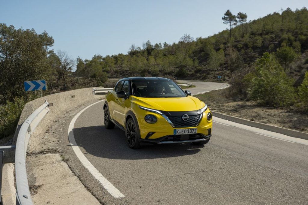 Nissan juke icon hybrid 2024 amarillo 49 Motor16