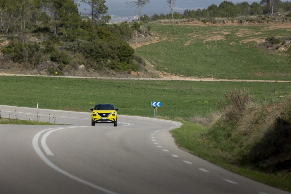 Nissan juke icon hybrid 2024 amarillo 55 Motor16