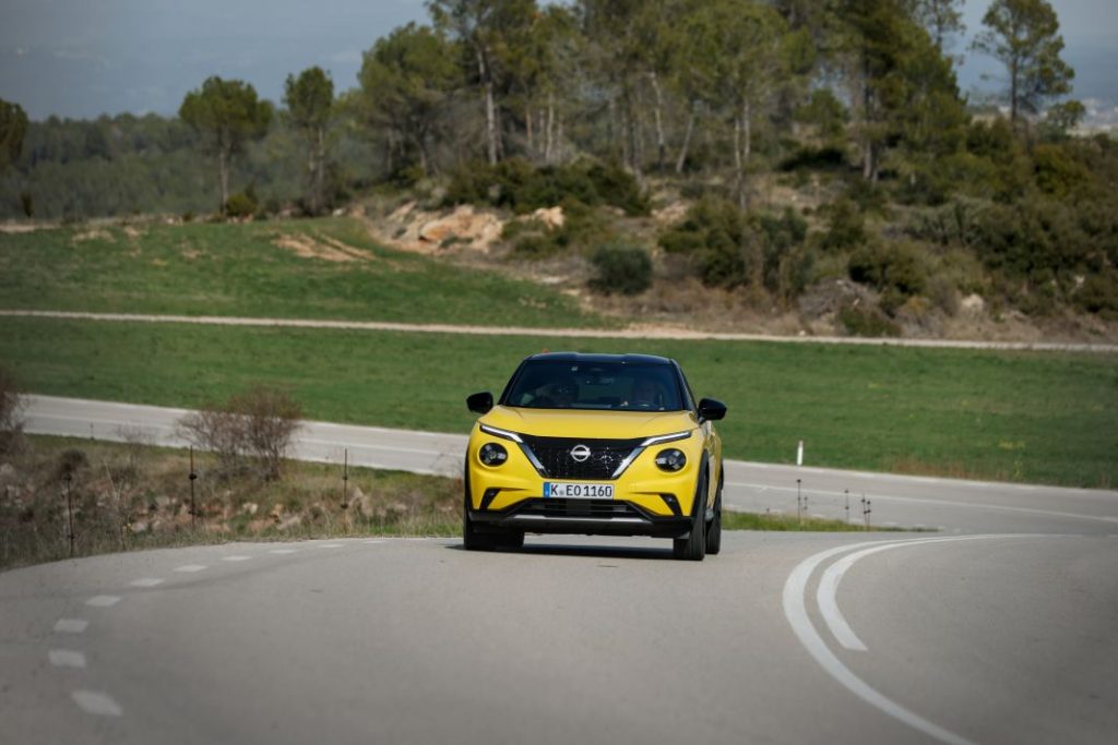 Nissan juke icon hybrid 2024 amarillo 56 Motor16