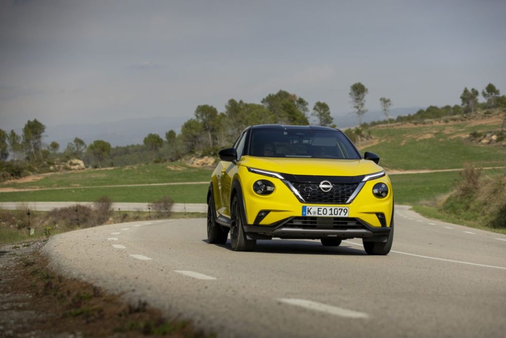 Nissan juke icon hybrid 2024 amarillo 60 Motor16