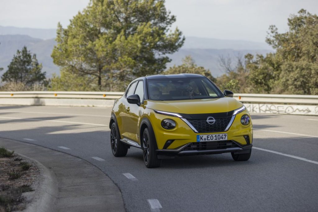 Nissan juke icon hybrid 2024 amarillo 64 Motor16