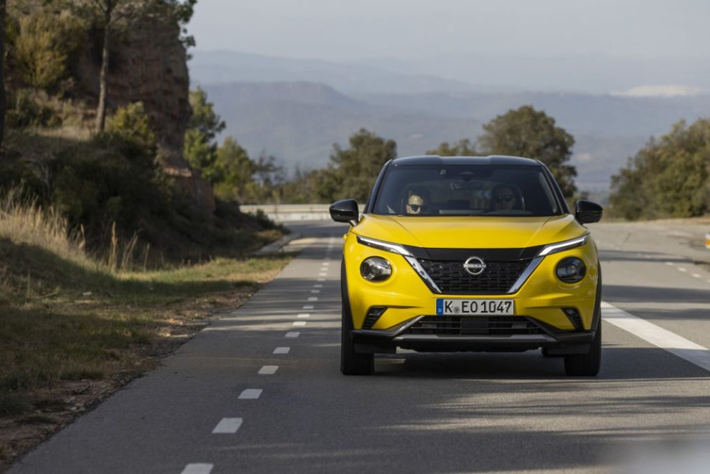 Nissan juke icon hybrid 2024 amarillo 65 Motor16