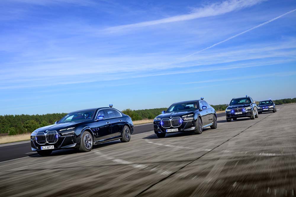 El curso especial de BMW que te convertirá en Bond, James Bond 5 Motor16 BMW ofrece cursos especiales para conductores profesionales en sus vehículos blindados.