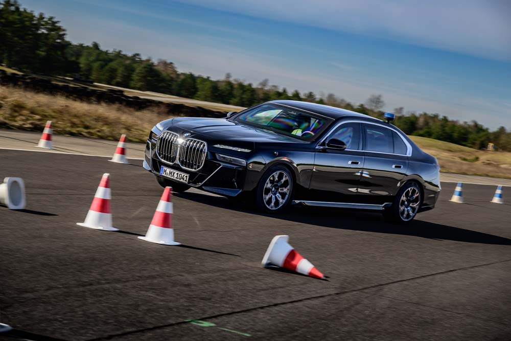 El curso especial de BMW que te convertirá en Bond, James Bond 14 Motor16 P90543771 highRes Motor16