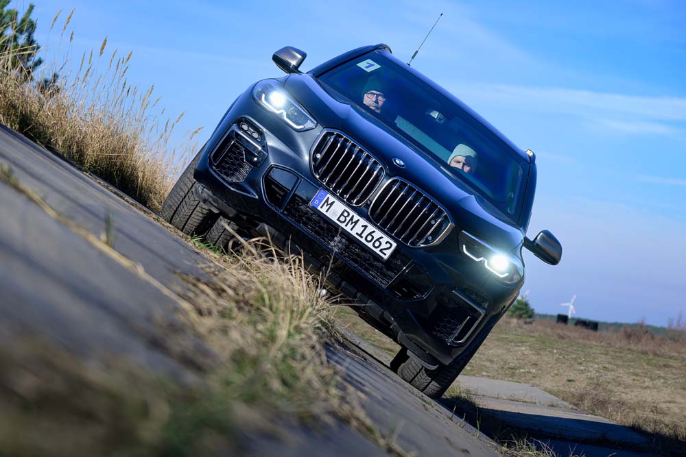 El curso especial de BMW que te convertirá en Bond, James Bond 30 Motor16 P90543791 highRes Motor16