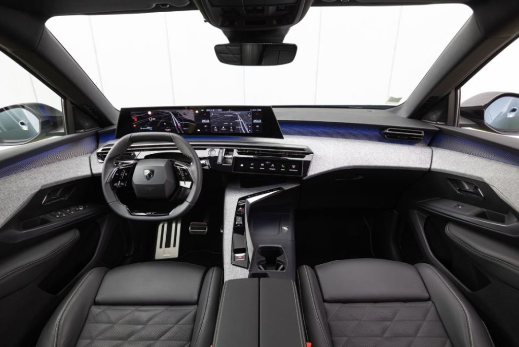 Las 10 claves con las que el Peugeot E-3008 quiere triunfar 5 Motor16 PEUGEOT E3008TESTDRIVE 2402TC038 Motor16