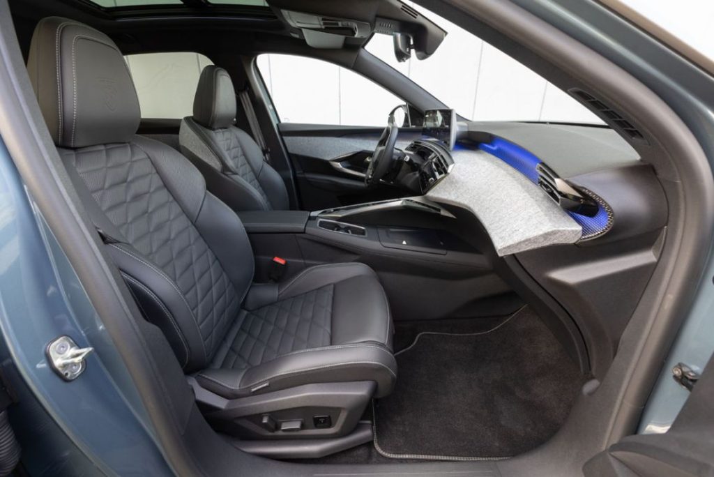 Las 10 claves con las que el Peugeot E-3008 quiere triunfar 12 Motor16 PEUGEOT E3008TESTDRIVE 2402TC078 Motor16