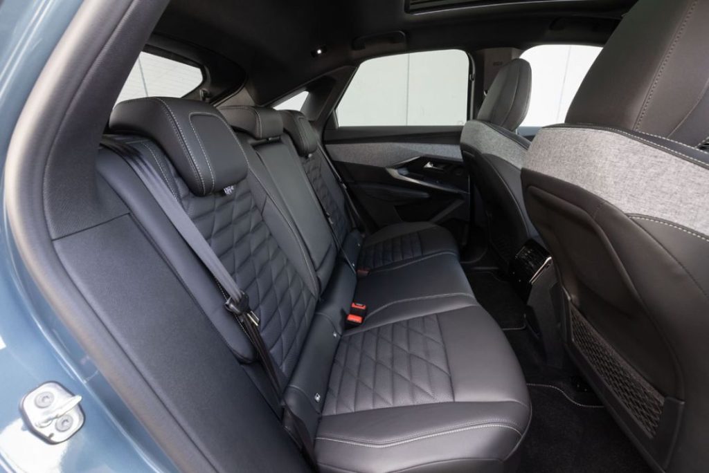 Las 10 claves con las que el Peugeot E-3008 quiere triunfar 13 Motor16 PEUGEOT E3008TESTDRIVE 2402TC079 Motor16