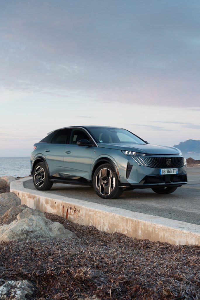 Las 10 claves con las que el Peugeot E-3008 quiere triunfar 14 Motor16 PEUGEOT E3008TESTDRIVE 2402TC197 Motor16