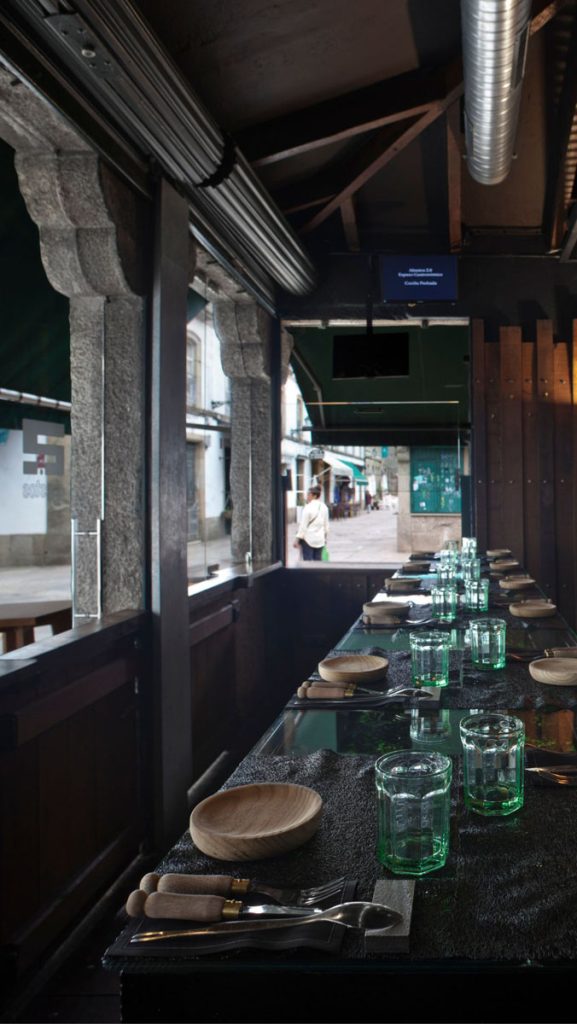 Sabores escondidos de España con Polestar: Santiago de Compostela. El camino a las raíces de la cocina 52 Motor16 POLESTAR SANTIAGO COMER EN EL MERCADO 1 1 Motor16