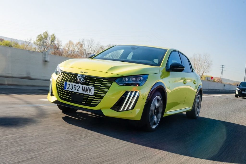 ¿Buscas coche? Los 25 modelos más vendidos en España este año 14 Motor16 Peugeot 208 eléctrico