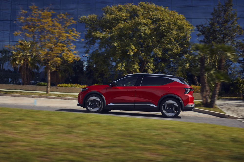 La dura alineación de rivales que se va a encontrar el nuevo Renault Scenic 2 Motor16 RENAULT SCENIC E TECH 7 Motor16