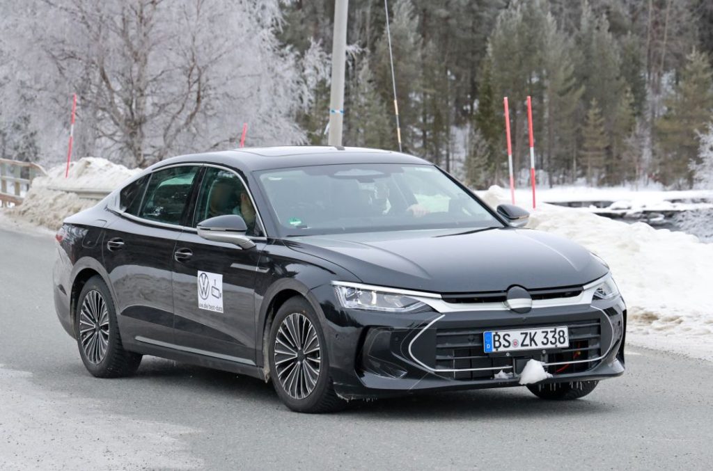 El Volkswagen Jetta 2025 crece para hace olvidar al Passat berlina 6 Motor16 VW Jetta 4 Motor16