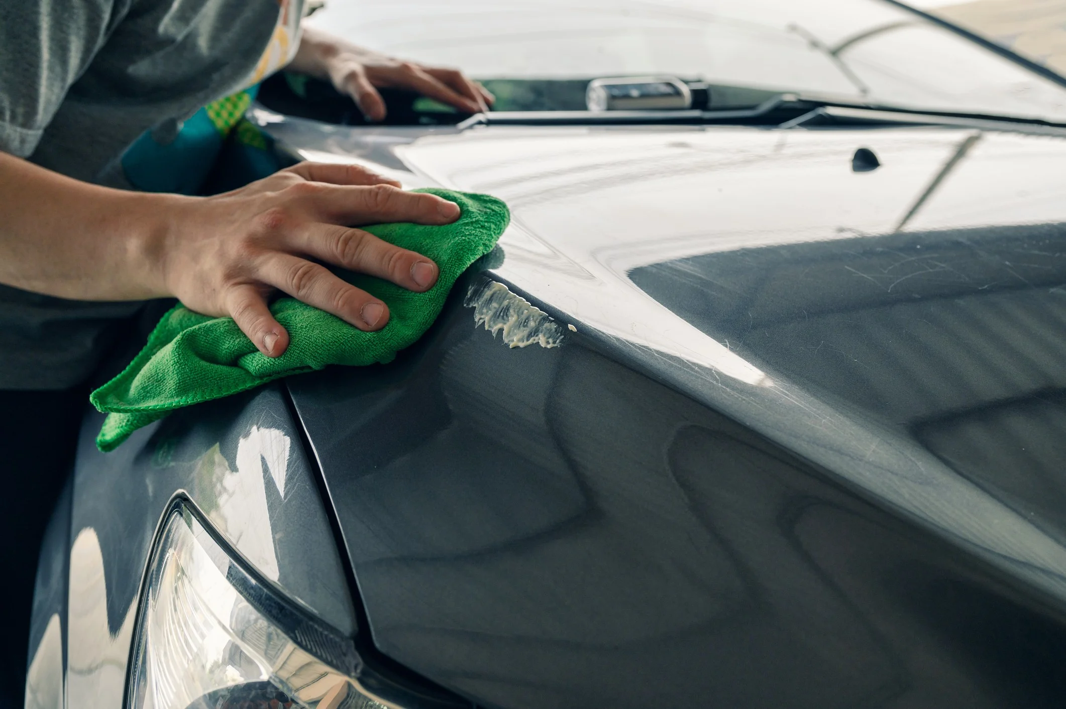 El secreto mejor guardado por los talleres para arreglar un arañazo en tu coche sale a la luz 1 Motor16 TÉCNICAS DE REPARACIÓN
