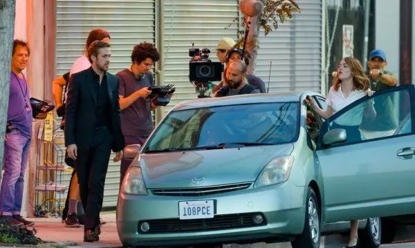 emma stone toyota prius.jpg 967380406 Motor16
