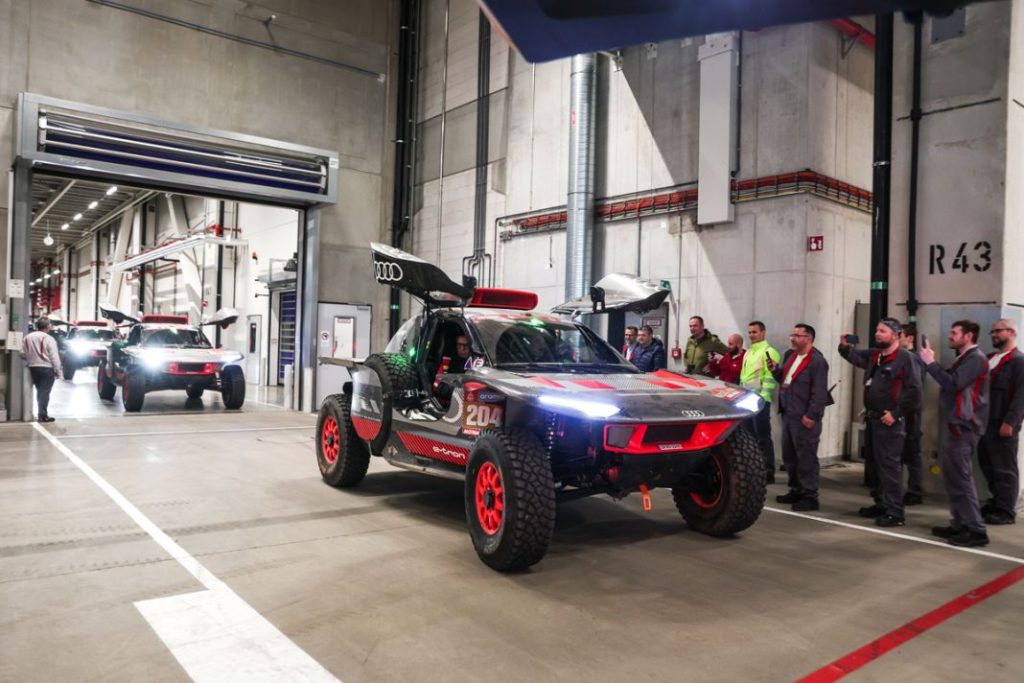 ganadores Rally Dakar Audi visita fabrica10 Motor16