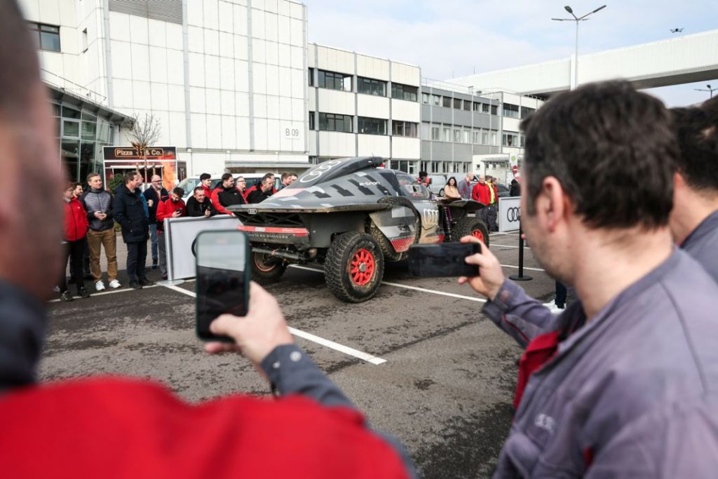 ganadores Rally Dakar Audi visita fabrica16 Motor16