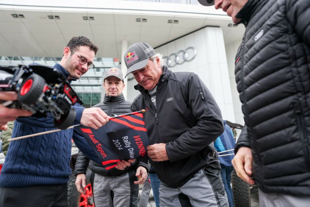 ganadores Rally Dakar Audi visita fabrica5 Motor16