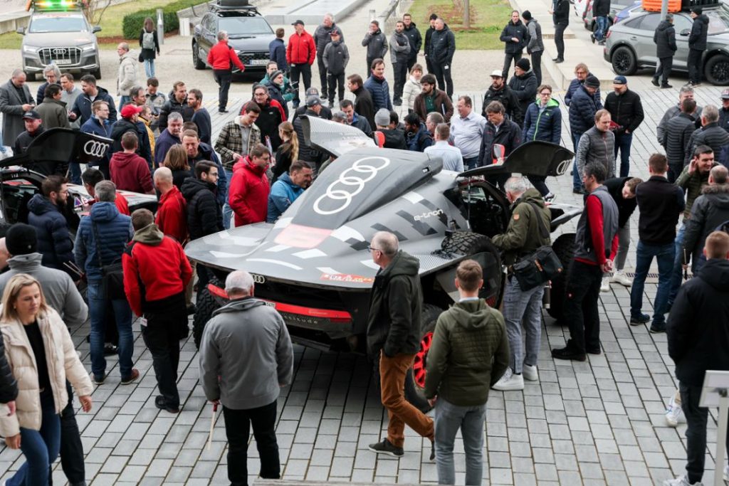 ganadores Rally Dakar Audi visita fabrica6 Motor16