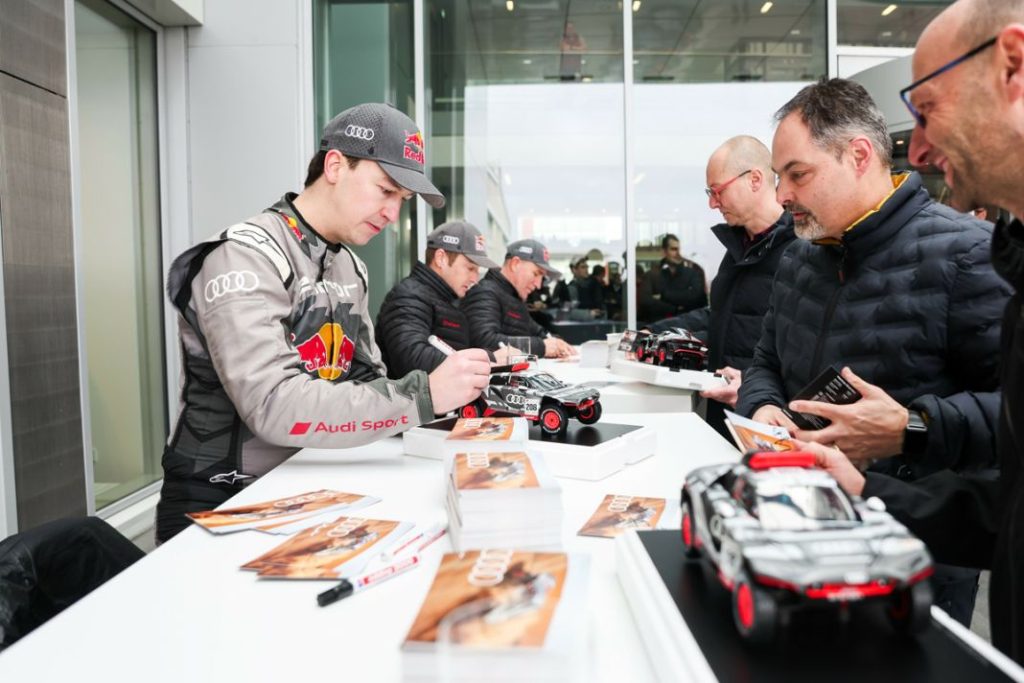 ganadores Rally Dakar Audi visita fabrica8 Motor16
