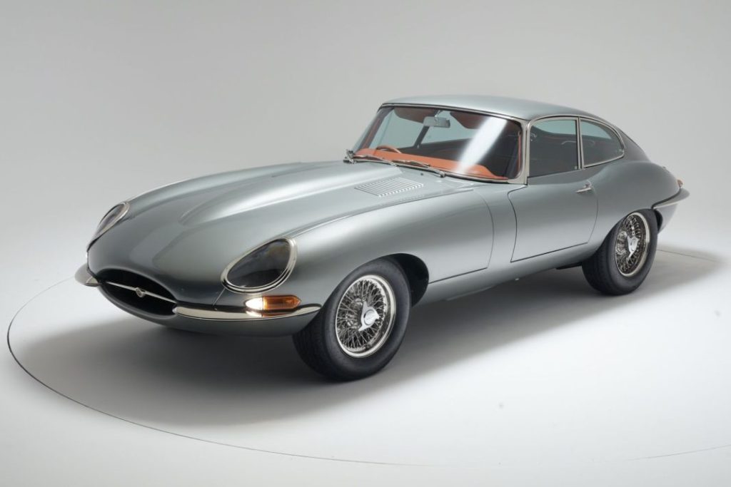 7 coches con motes: del famoso 'Escarabajo' al 'Cisne negro' 102 Motor16 jaguar e type Motor16