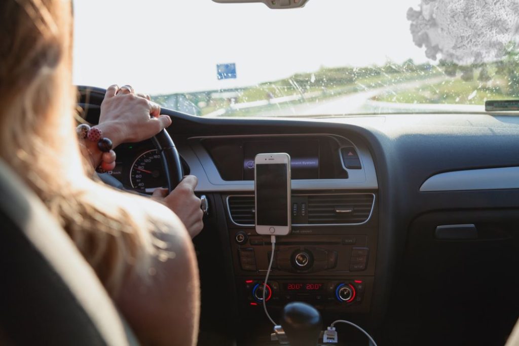 5 multas que la DGT puede poner a los copilotos y acompañantes 137 Motor16 conductas