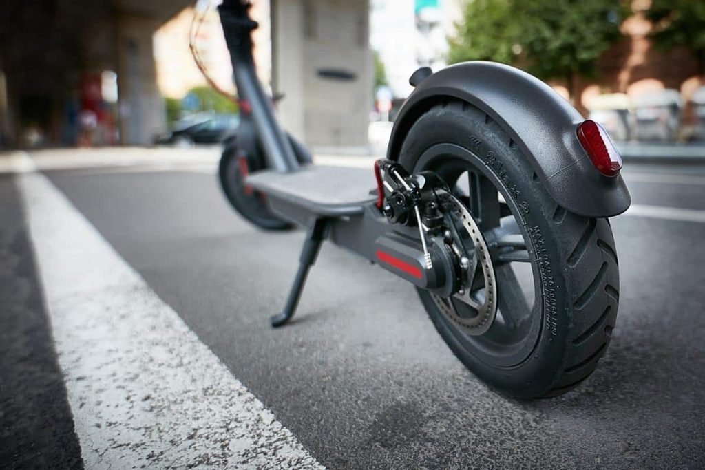 La multa que la policía ha puesto al conductor de este patinete eléctrico y que cuesta el triple que su VMP 121 Motor16 patinete electrico