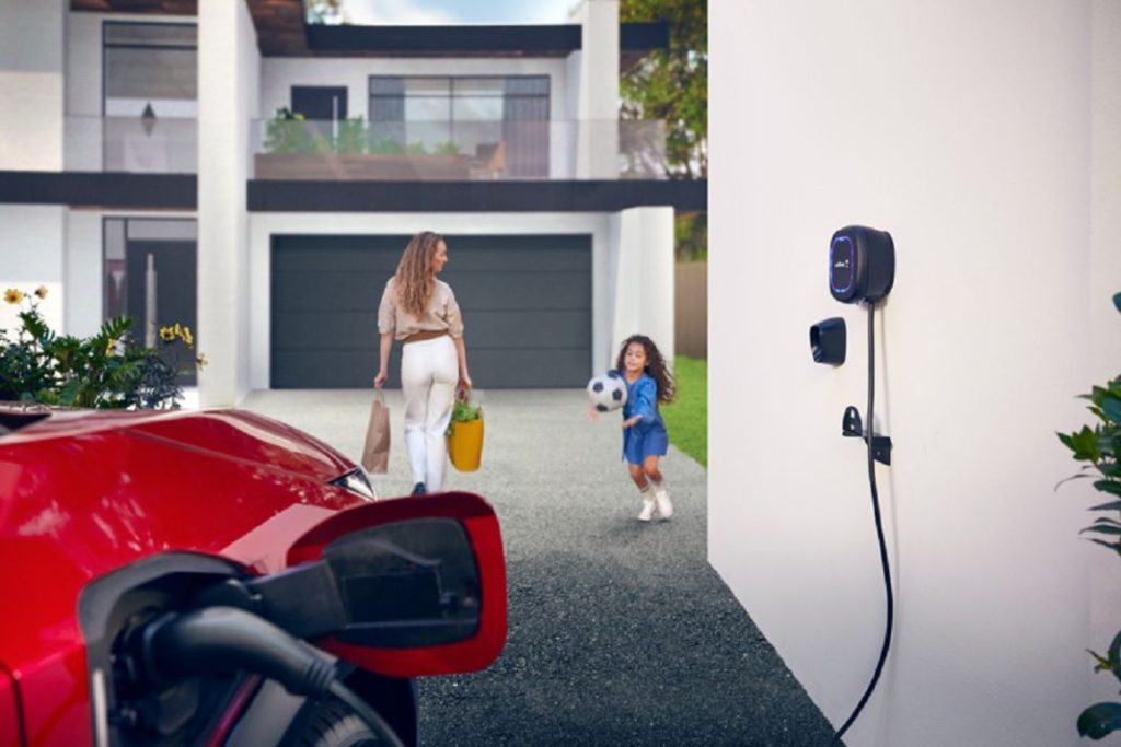 Comprar coche electrificado en el banco: BBVA ya los vende 1 Motor16 punto de recarga de coche eléctricos