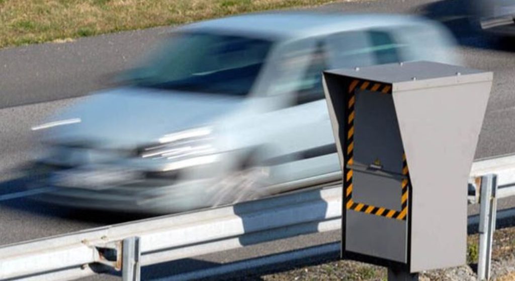 Así es como funciona un radar doble. Y por este motivo da mil vueltas a los de cascada y a los antifrenazo 227 Motor16 ¿Cómo funciona realmente un radar de tráfico de la DGT?