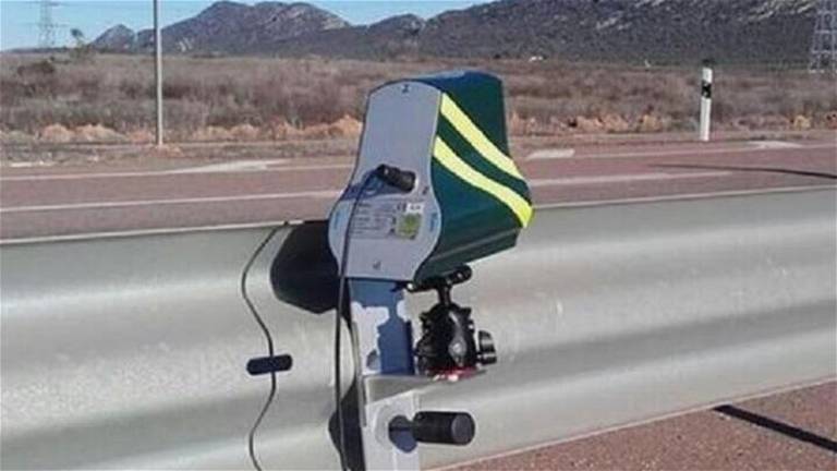 La hora a la que hay más radares móviles de la DGT en las carreteras para multarte