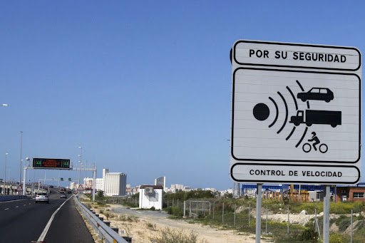 2024 Cartel. Señal. Radar de velocidad. DGT.
