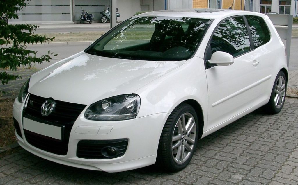 Ni Porsche Panamera Turbo, ni Maserati Ghibli... Este es el coche que conduce Ayuso y por el que no le dan ni 3.000 euros en Wallapop 40 Motor16 deportivo