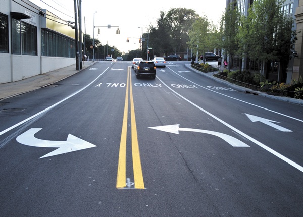 standard road line markings Motor16