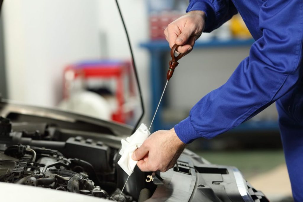 taller mecanico 5 Motor16