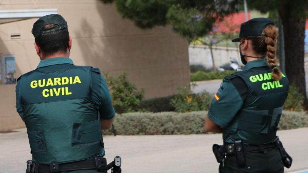 La función 'top secret' que estrenan los nuevos chalecos de los motoristas de la Guardia Civil de Tráfico 84 Motor16 Civil