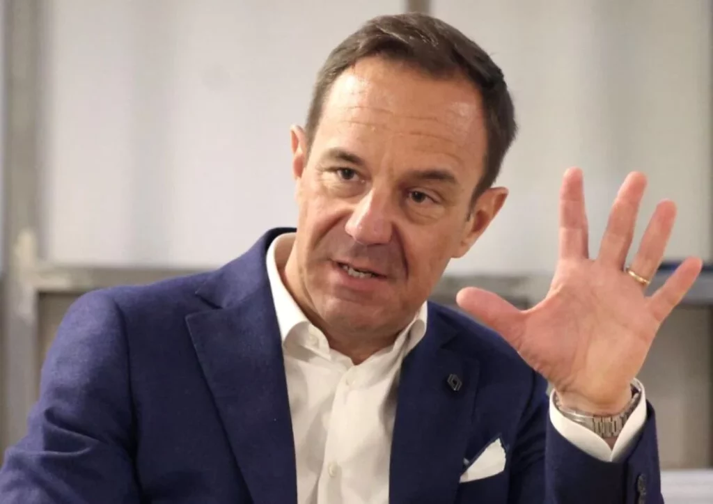 Renault España lo apuesta todo al 2024: “El coche eléctrico no tiene vuelta atrás”, afirma Sebastian Guiges 2 Motor16 10MAX202404644619 1024x724 1 Motor16