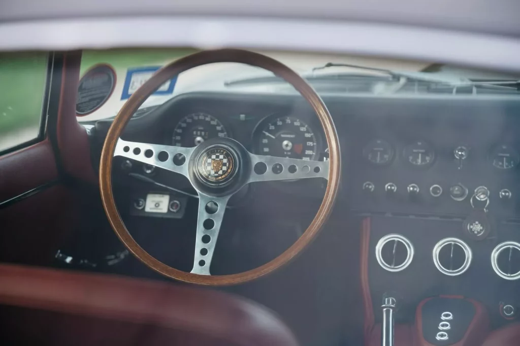 Este bello Jaguar E-Type funciona a pilas 4 Motor16 1964 Jaguar E-Type EV. Moment. Imagen interior.