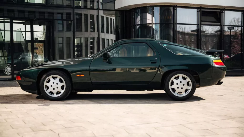 Este Porsche 928 no es normal. Y por eso su precio tampoco es normal 5 Motor16 1989 Porsche 928 Club Sport Broad Arrow 1 Motor16