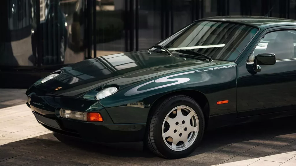 Este Porsche 928 no es normal. Y por eso su precio tampoco es normal 23 Motor16 1989 Porsche 928 Club Sport Broad Arrow 19 Motor16