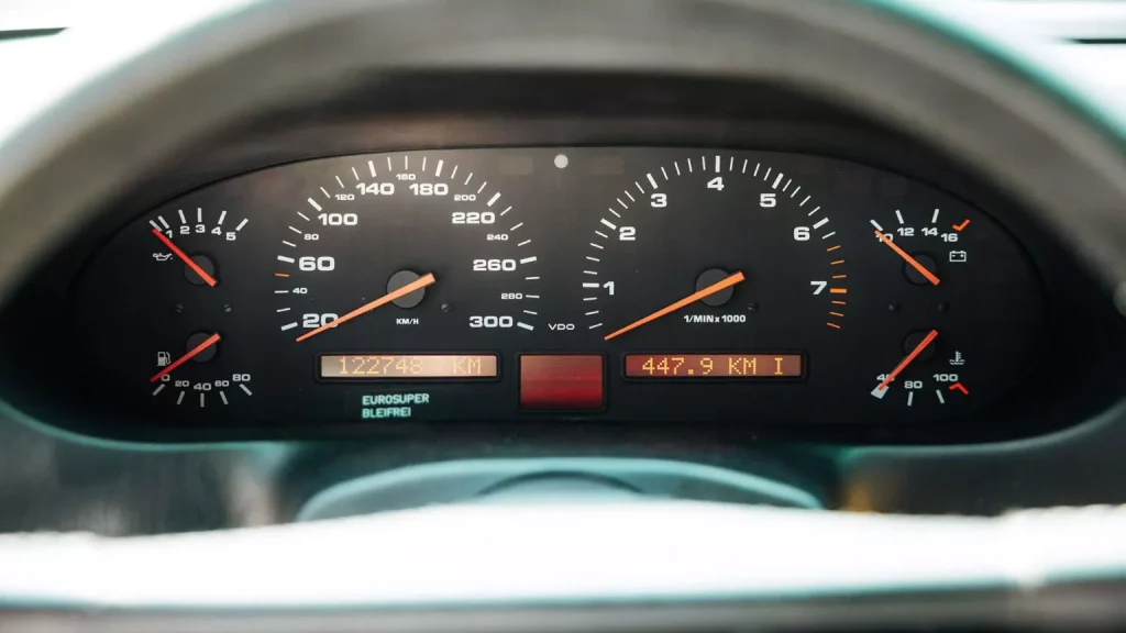 Este Porsche 928 no es normal. Y por eso su precio tampoco es normal 26 Motor16 1989 Porsche 928 Club Sport Broad Arrow 22 Motor16