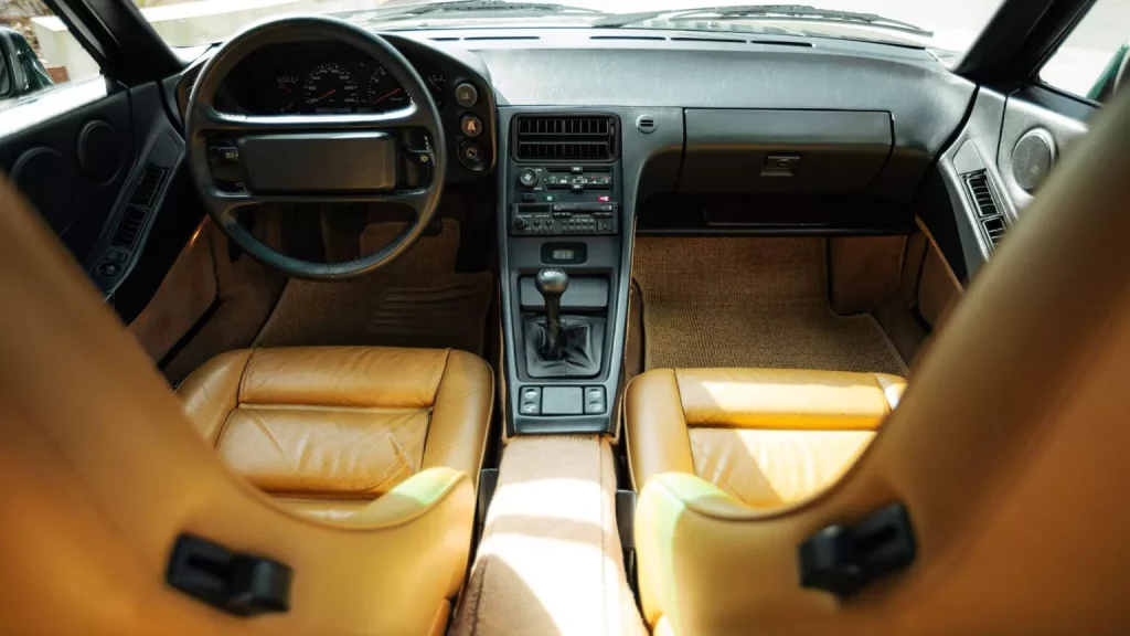 1989 Porsche 928 Club Sport. Broad Arrow. Imagen interior.